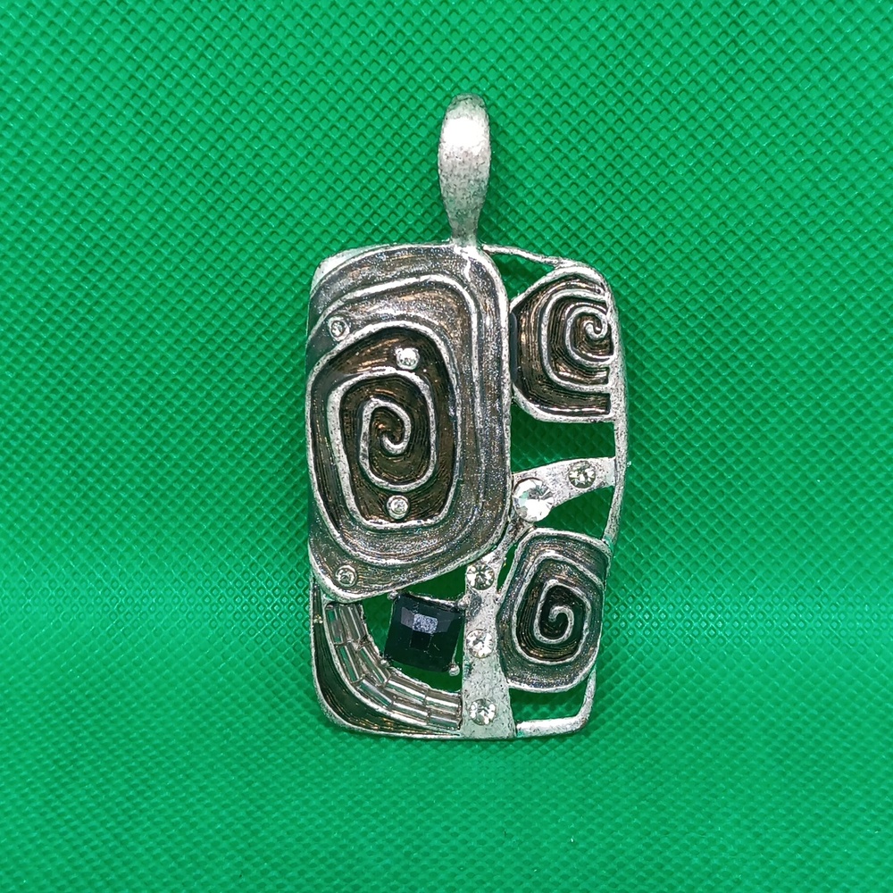 Silverstone Pendent